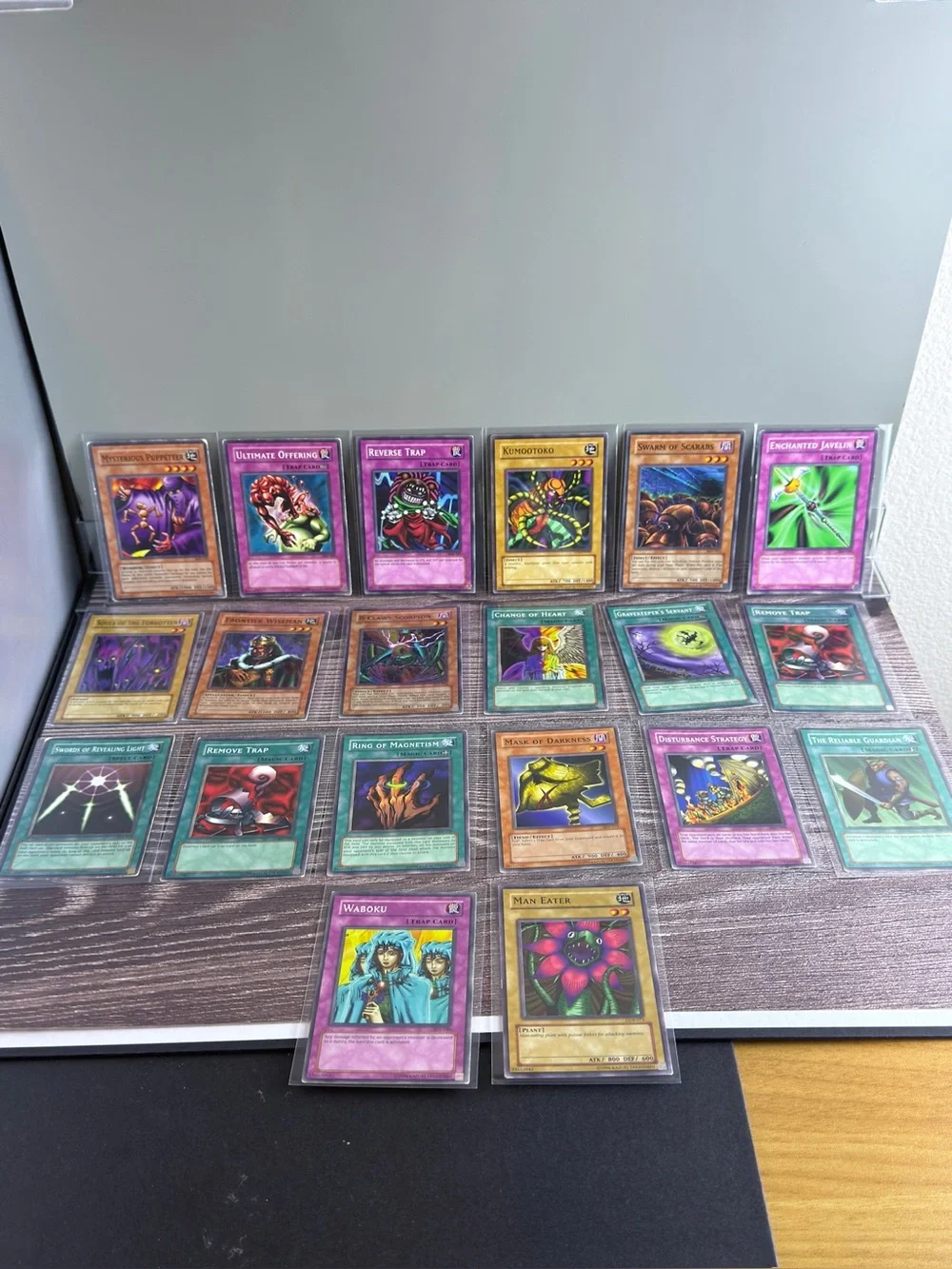 Yu-Gi-Oh! Lot of 20 Vintage Cards • Spells/Traps/Monsters • Mixed Sets